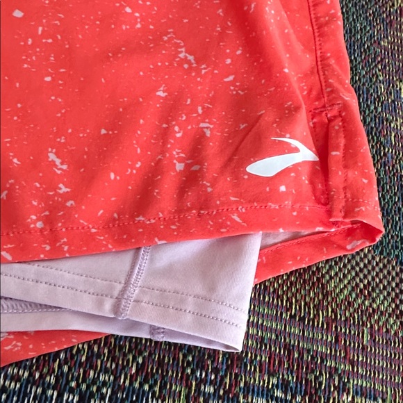 Brooks Women's Empower Her Moment 5" 2 in 1 Orange Shorts Size medium - Picture 3 of 6